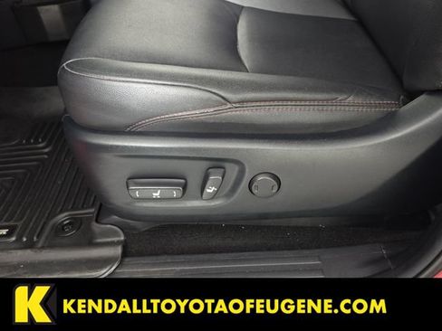 Used 2021 Toyota 4Runner TRD Off-Road Premium AWD/4WD image 19