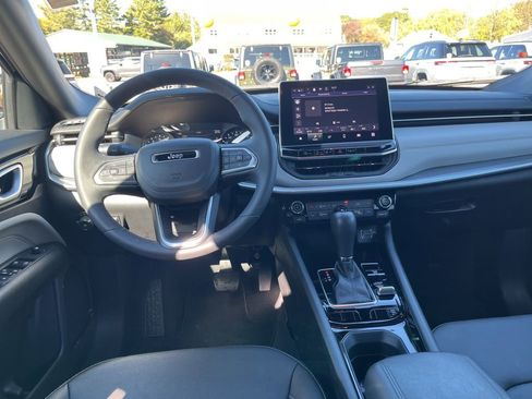 New 2025 Jeep Compass Limited image 17