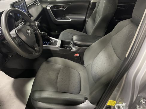 Used 2022 Toyota RAV4 XLE w/ Carpet Mat Package (TMS) image 8