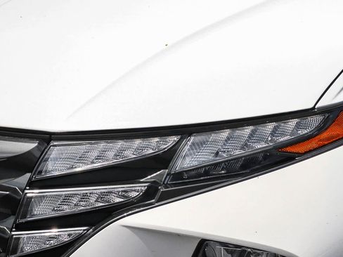Used 2024 Hyundai Tucson SEL FWD image 2