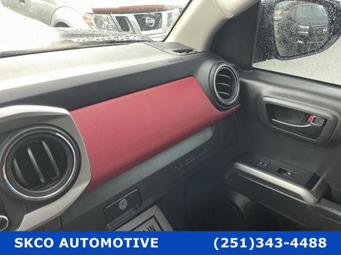 Used 2022 Toyota Tacoma SR5 w/ Technology Package RWD image 24