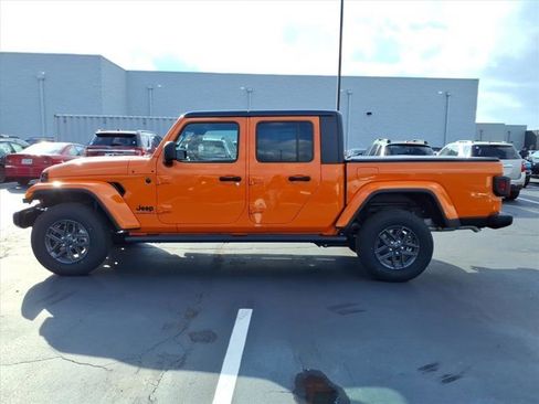 New 2025 Jeep Gladiator Sport image 3