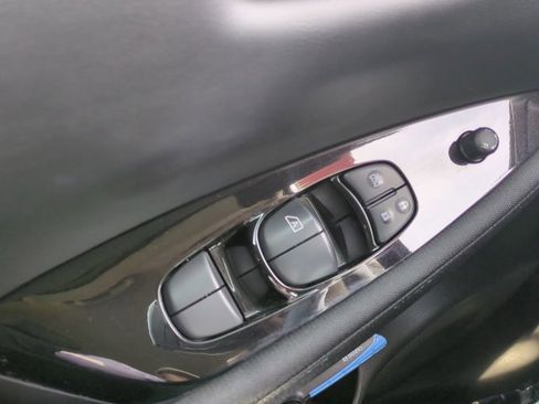 Certified 2022 Nissan Leaf SV image 23