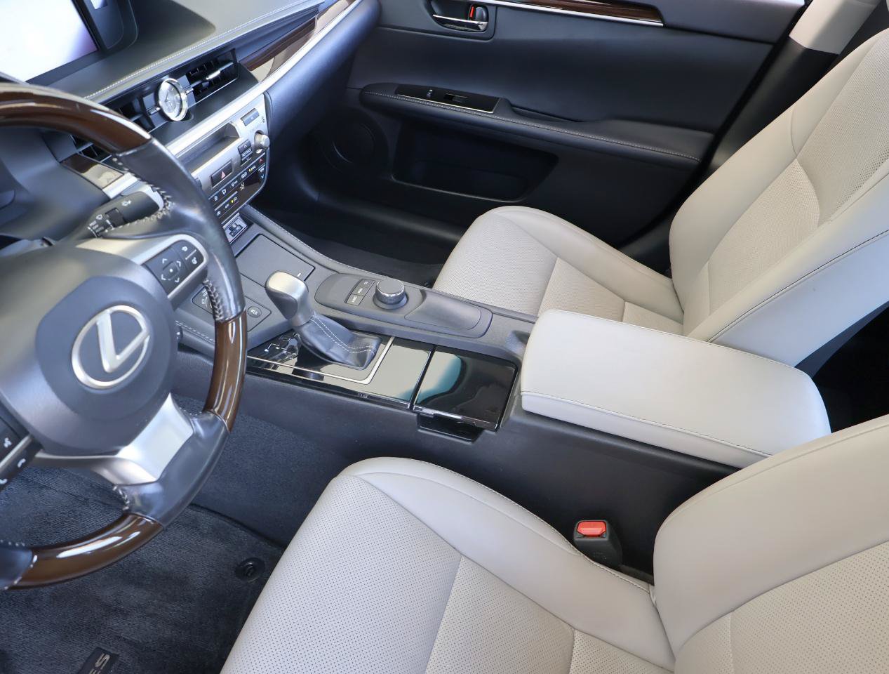 Used 2016 Lexus ES 350 w/ Premium Package w/Wood Trim FWD image 34