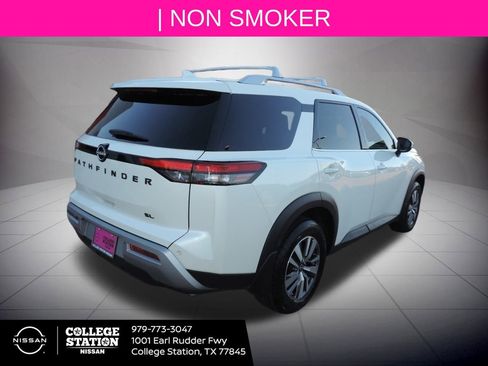 Certified 2023 Nissan Pathfinder SL w/ Black Appearance Package image 4