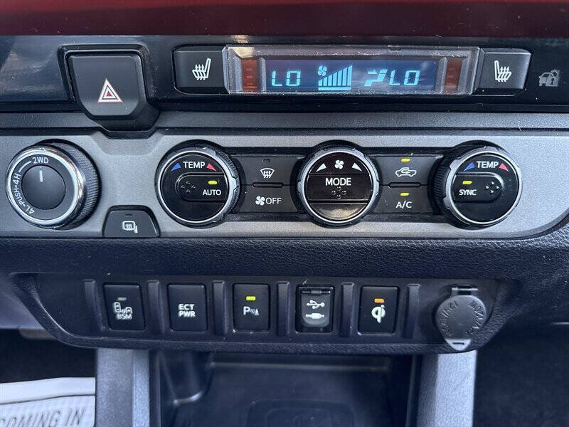 Used 2016 Toyota Tacoma TRD Sport AWD/4WD image 29