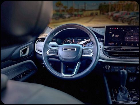 Used 2023 Jeep Compass Latitude w/ Convenience Group image 13