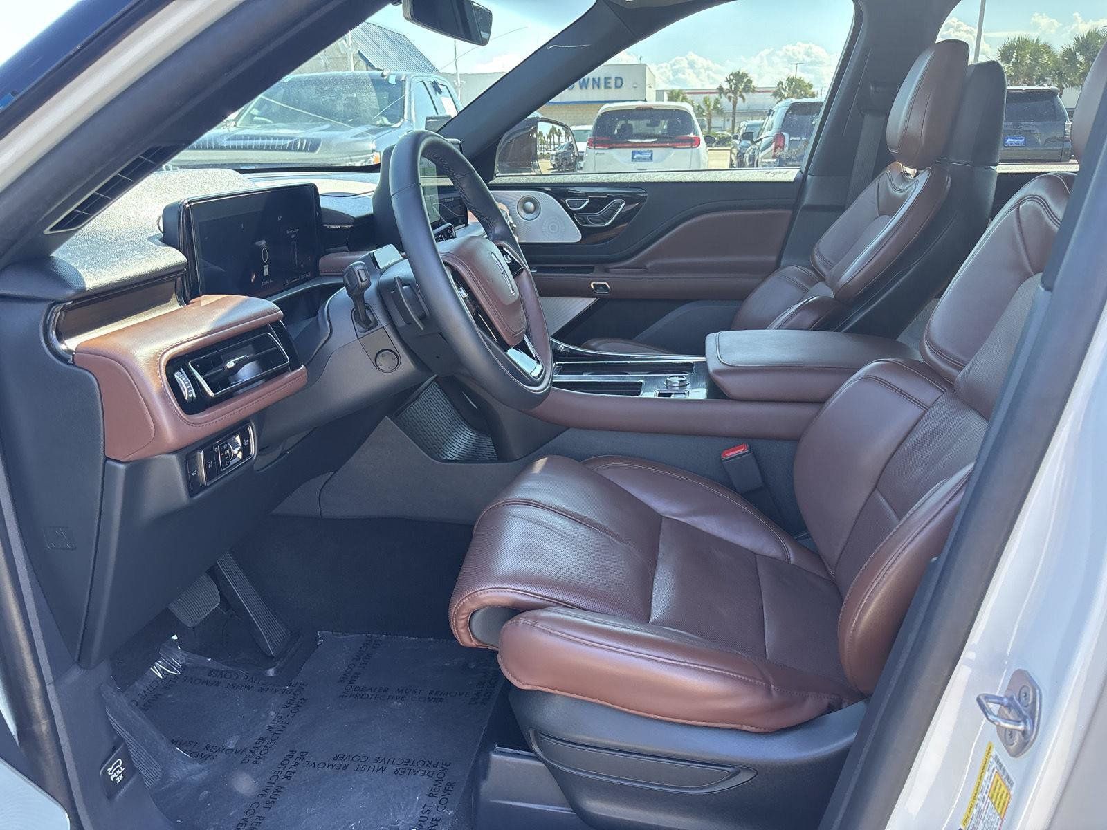 Used 2025 Lincoln Aviator Reserve w/ Luxury Package RWD image 26