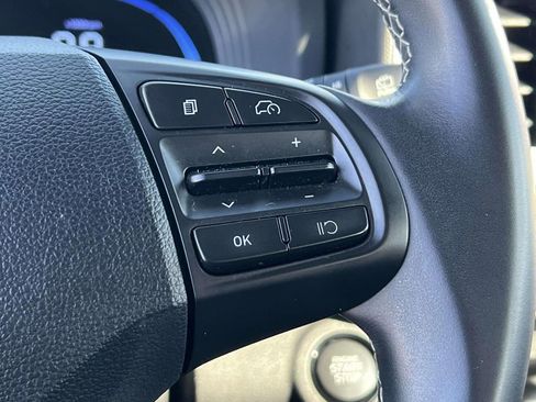 Used 2024 Hyundai Venue Limited image 25