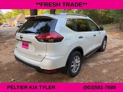 Used 2017 Nissan Rogue SV w/ SV Premium Package image 12