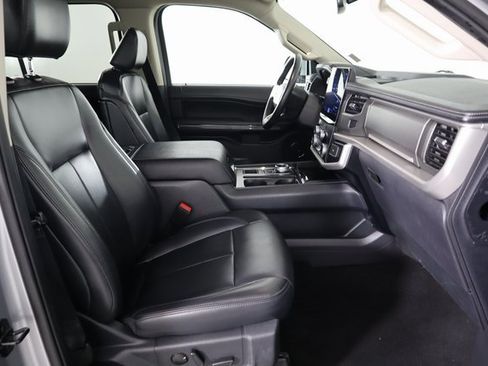 Used 2024 Ford Expedition XLT image 12