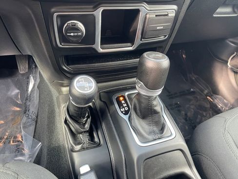 Used 2022 Jeep Wrangler Unlimited Sport image 11