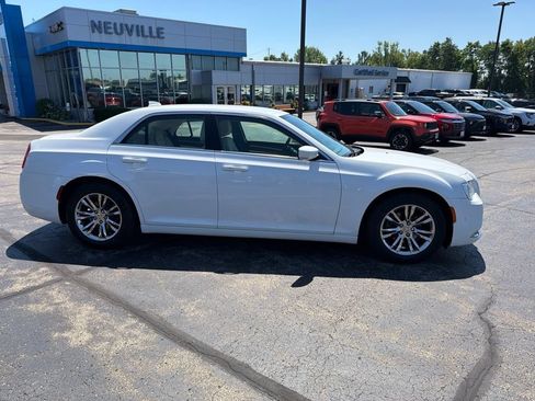 Used 2017 Chrysler 300 Limited w/ 300 Premium Group RWD image 3