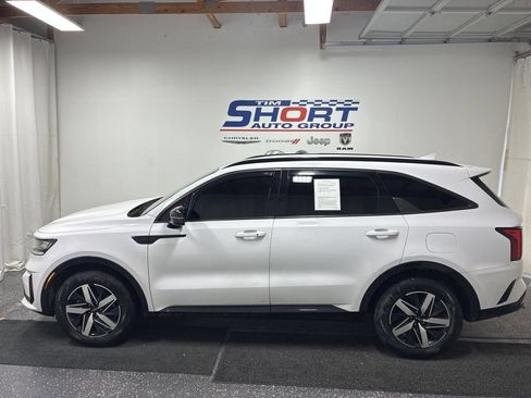 Used 2022 Kia Sorento EX FWD image 2