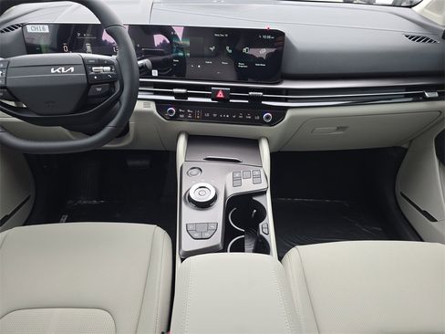 New 2026 Kia Sportage EX image 17