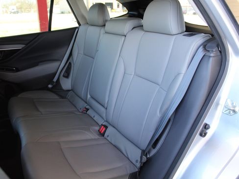 Used 2020 Subaru Outback Limited image 25