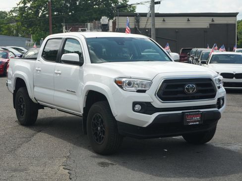 Used 2021 Toyota Tacoma SR5 AWD/4WD image 3