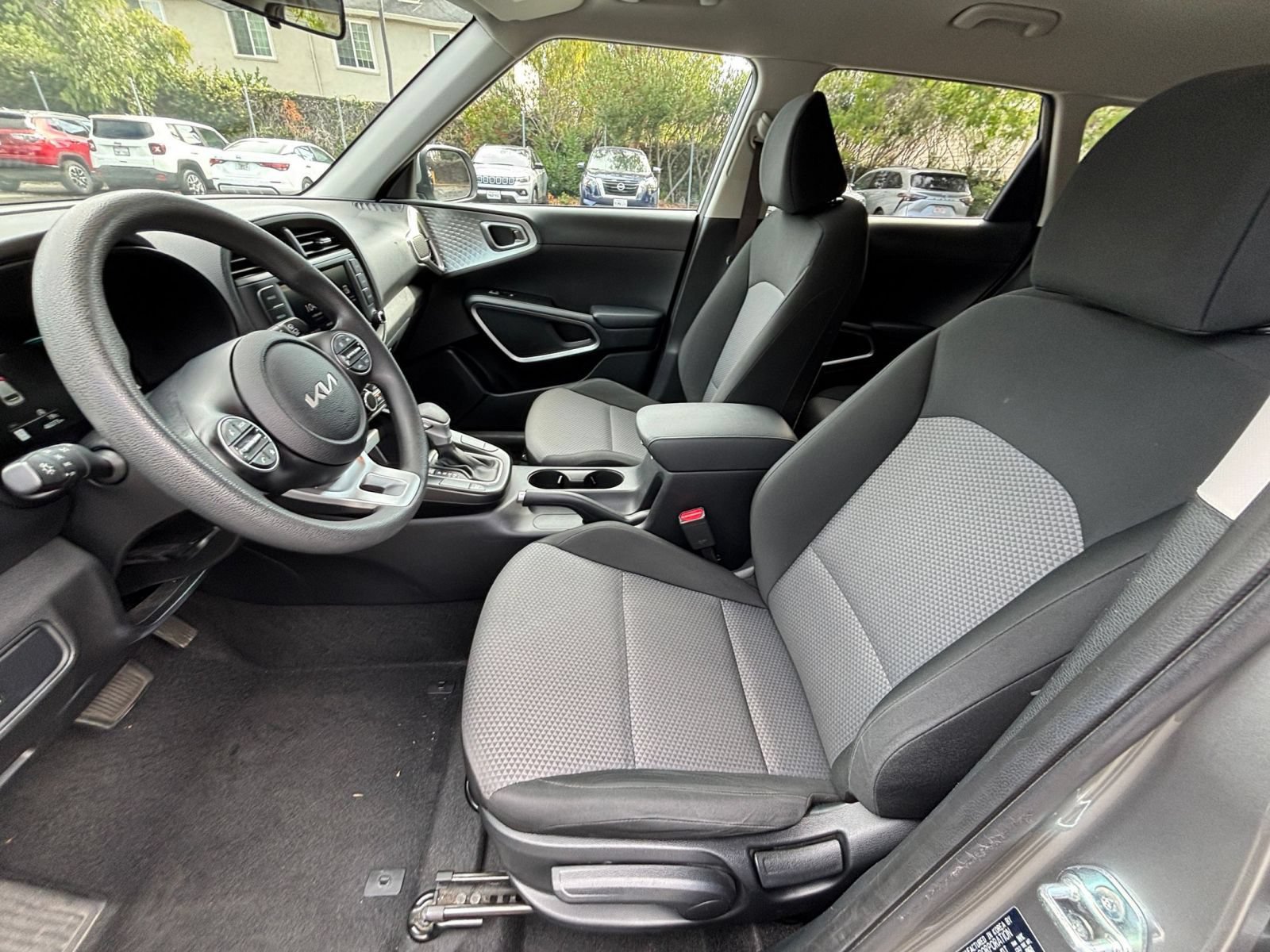 Used 2025 Kia Soul LX w/ LX Technology Package FWD image 24