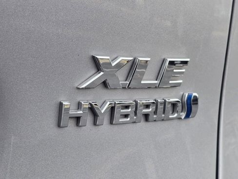 Used 2021 Toyota RAV4 XLE image 24