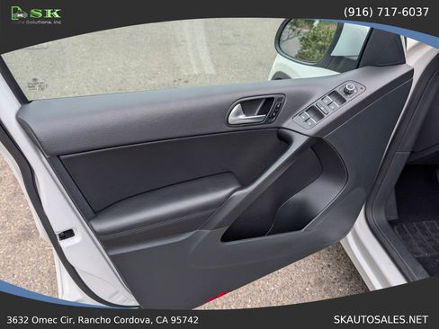 Used 2011 Volkswagen Tiguan S image 27