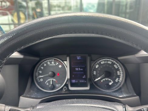 Used 2019 Toyota Tacoma TRD Off-Road w/ Technology Package AWD/4WD image 12