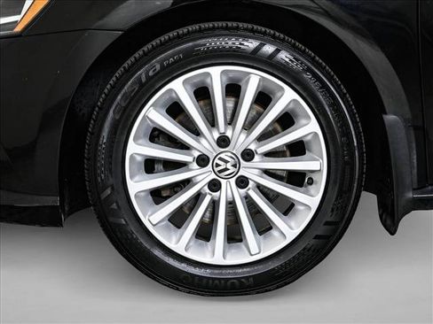 Used 2017 Volkswagen Passat 1.8T SE FWD image 24