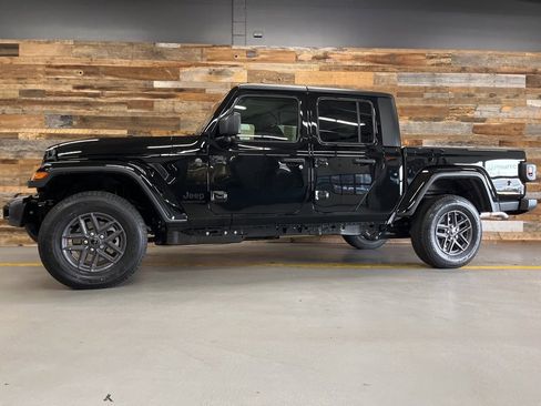 New 2026 Jeep Gladiator Sport image 18