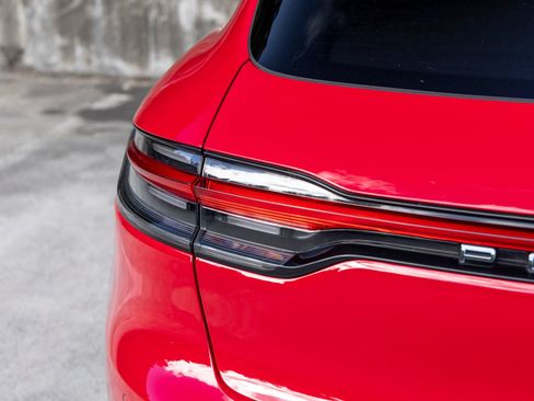 Certified 2026 Porsche Macan AWD/4WD image 18