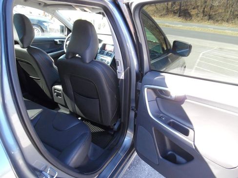 Used 2017 Volvo XC60 T5 Dynamic w/ Preferred Option Package image 20