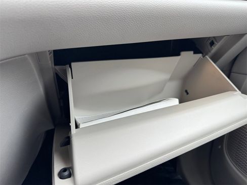 Used 2020 Chrysler Pacifica Touring-L image 26