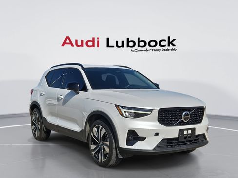 Used 2025 Volvo XC40 B5 Plus AWD/4WD image 1