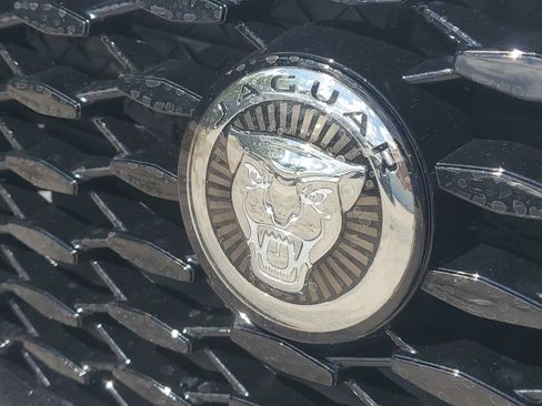 Used 2024 Jaguar XF R-Dynamic SE AWD/4WD image 3