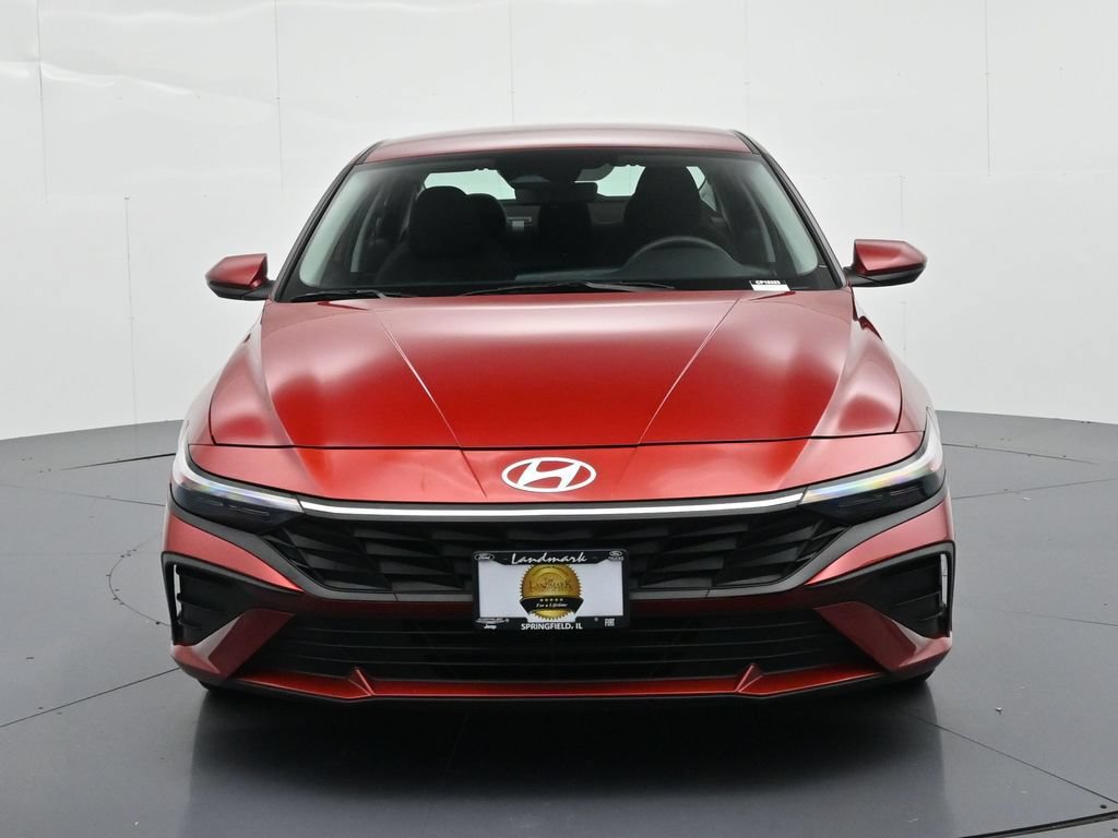 Used 2024 Hyundai Elantra SEL FWD image 3