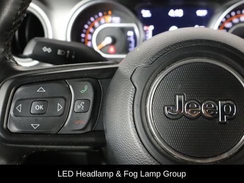 Used 2022 Jeep Gladiator Sport AWD/4WD image 8