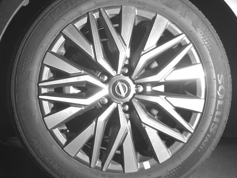 Used 2025 Nissan Altima 2.5 SV FWD image 12