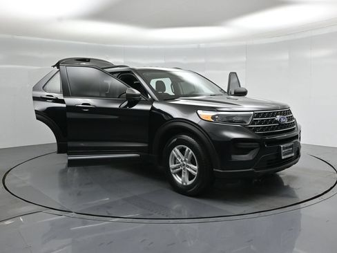 Certified 2024 Ford Explorer XLT RWD image 26