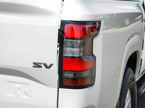 Used 2024 Nissan Frontier SV RWD image 8