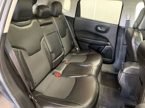 Used 2019 Jeep Compass Latitude image 28