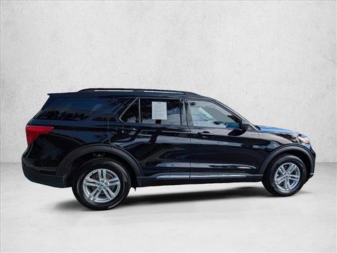 Certified 2022 Ford Explorer XLT w/ Equipment Group 202A image 4