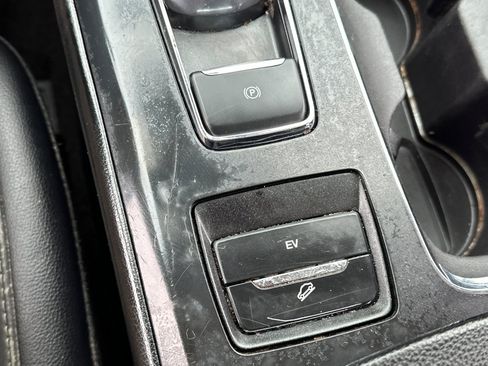 Used 2019 Ford Fusion Energi Titanium FWD image 27