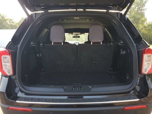 Used 2022 Ford Explorer Platinum w/ Technology Package AWD/4WD image 9