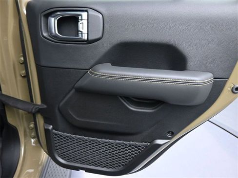 Used 2025 Jeep Gladiator Sport image 36