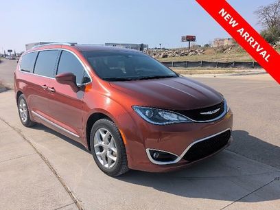 Used 2018 Chrysler Pacifica Touring-L Plus w/ Tire & Wheel Group