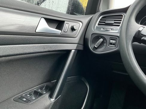 Used 2021 Volkswagen Golf 4-Door image 22