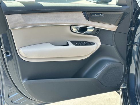 New 2026 Volvo XC90 T8 Ultra w/ Protection Package Premier image 11