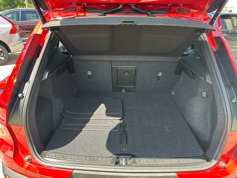 Used 2025 Volvo XC40 B5 Plus AWD/4WD image 32