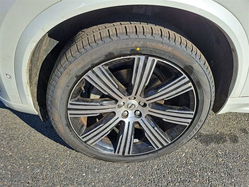 Used 2023 Volvo XC90 B6 Ultimate w/ Lounge Package image 31