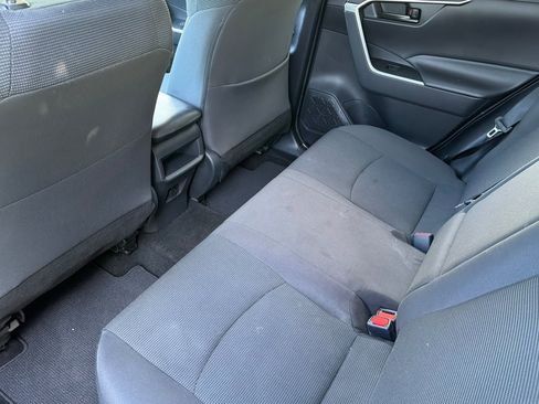 Used 2019 Toyota RAV4 LE w/ Carpet Mat Package FWD image 15