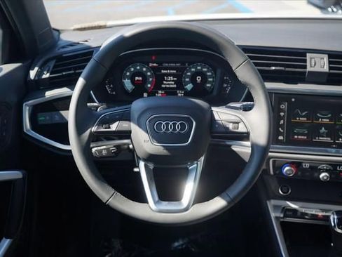 New 2025 Audi Q3 2.0T Premium image 9