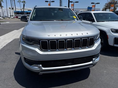 Used 2024 Jeep Wagoneer L Series II w/ Flexible Seating Group RWD image 9